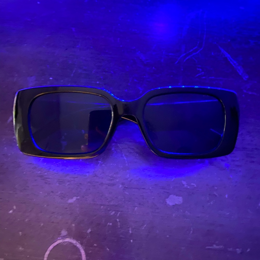 fashionable sun glasses